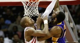 NBA交易截止日临近：雄鹿队、火箭队、鹈鹕队三方交易传闻发酵